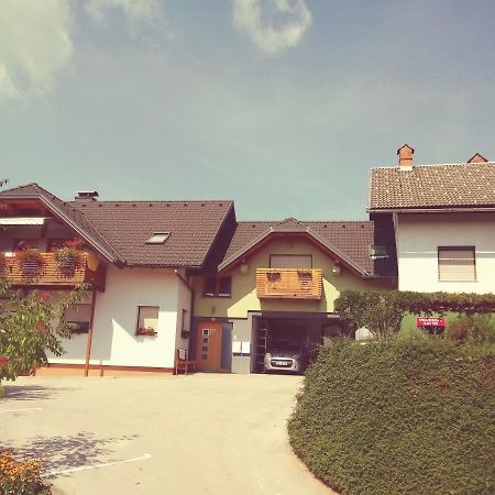 Appartement Apartma Smid à Škofja Loka Extérieur photo