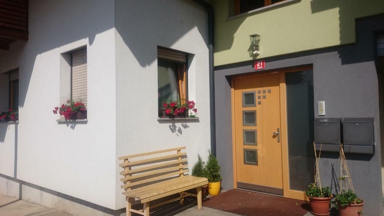 Appartement Apartma Smid à Škofja Loka Extérieur photo